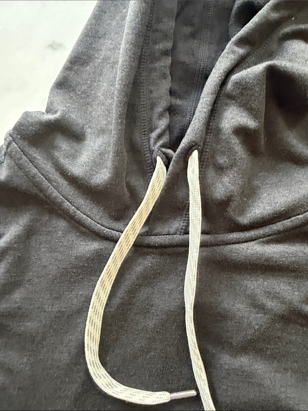 Vuori womens’ Black pull over Hoodie Sweater - Picture 3 of 6